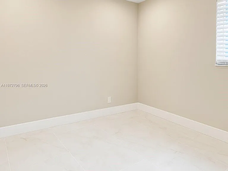 1399 NE 38th St — Photo 29