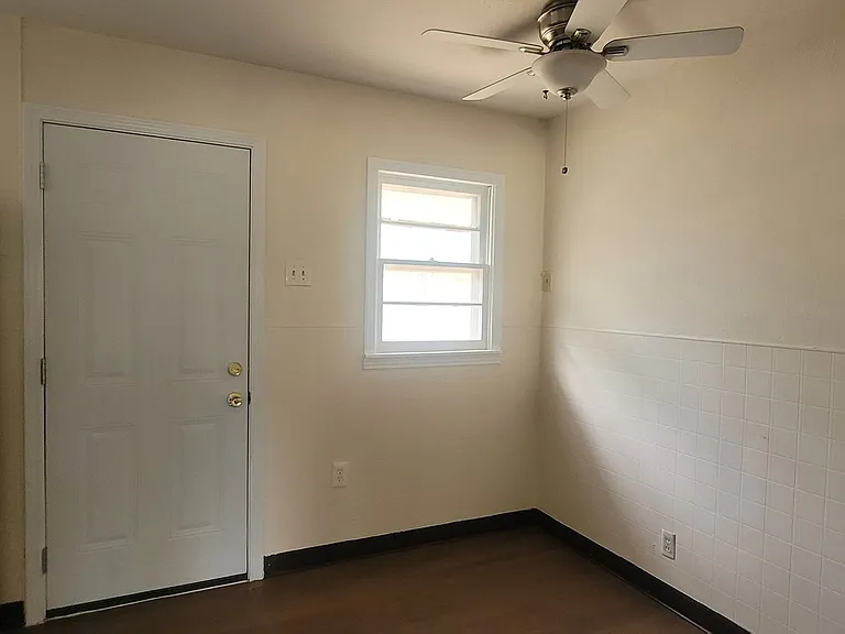 1807 Maple St — Photo 5