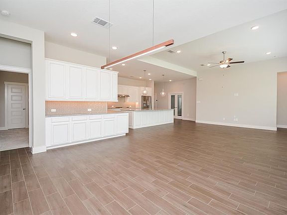 4th image of 15903 Jubilation Ln
