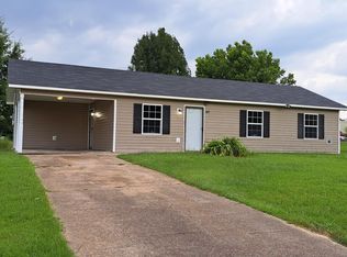49 Pineywood Dr, Louisville, MS 39339