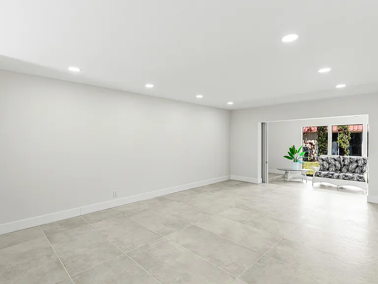733 Nantucket Cir — Photo 9