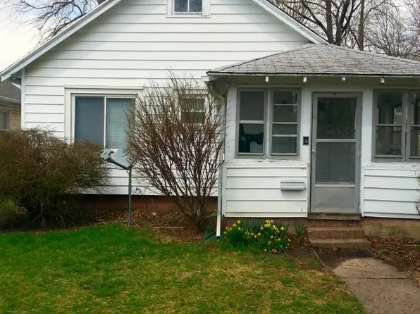 4 O'Neil Ct, Champaign, IL 61820