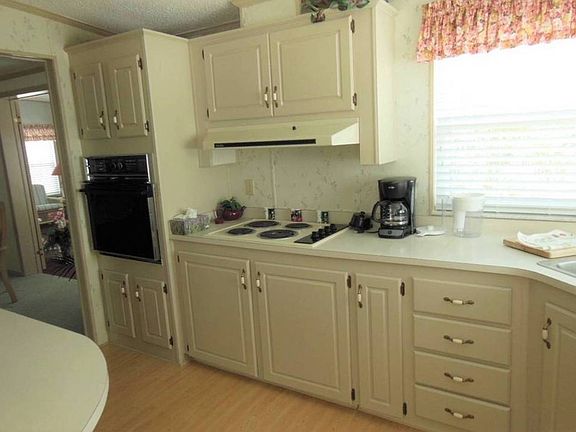 3rd image of 1307 Deverly Dr #316