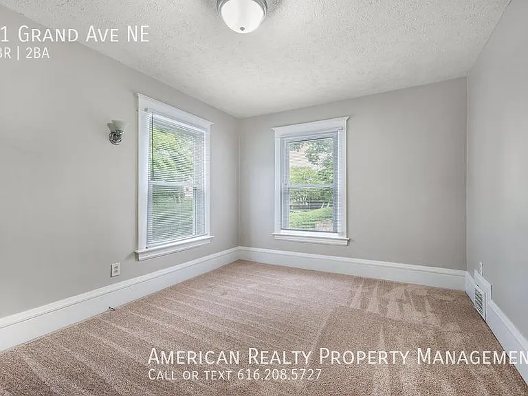 61 Grand Ave NE — Photo 15