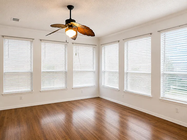 836 Mullrany Dr — Photo 7