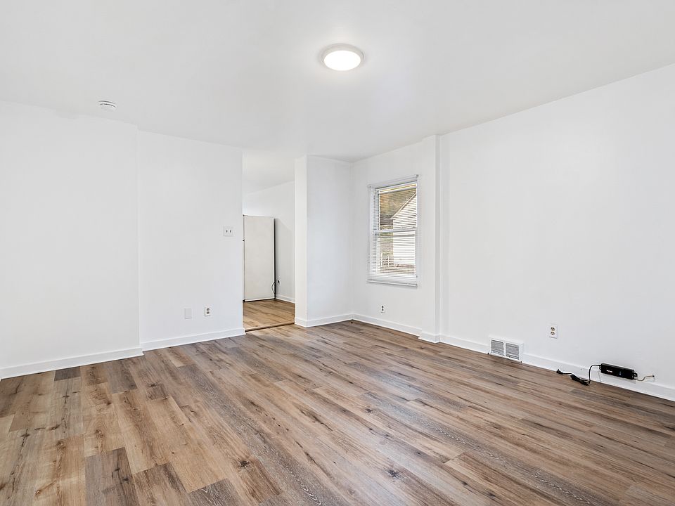 1st image of 30 Woodville Ave Floor 1