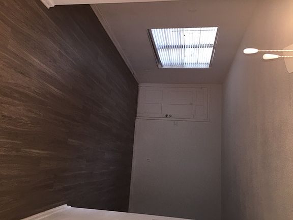 4th image of 31 E Spruce St