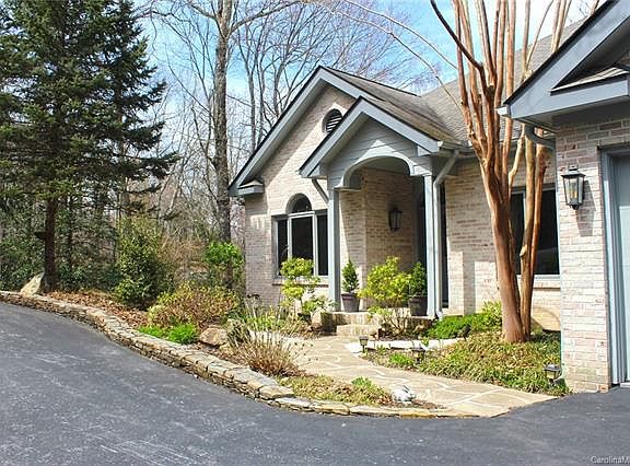 3rd image of 494 Skye Dr
