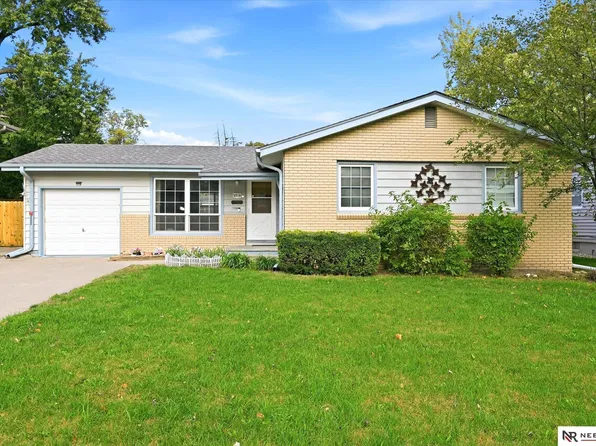 8218 Ralston Ave, Ralston, NE 68127