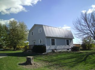 1693 Sweetland Acres Ln, Muscatine, IA 52761