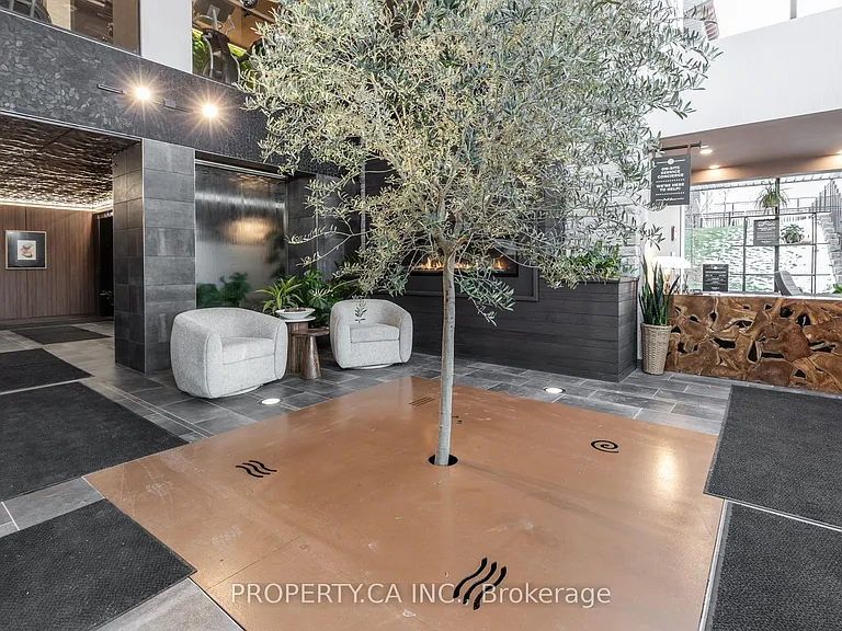 15 Kneeshaw Dr #205 — Photo 24
