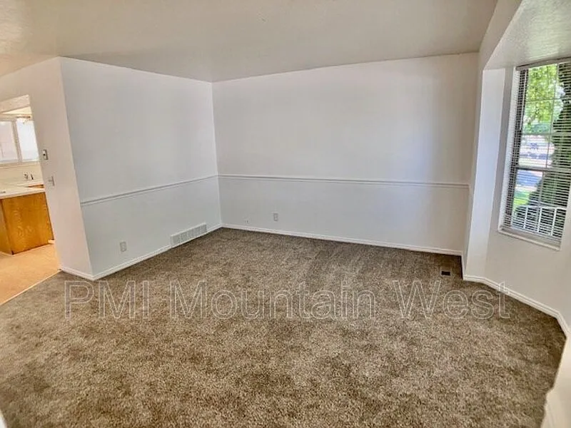 5 bed, 3.0 bath, 1518 sqft, $2,425 — Photo 4