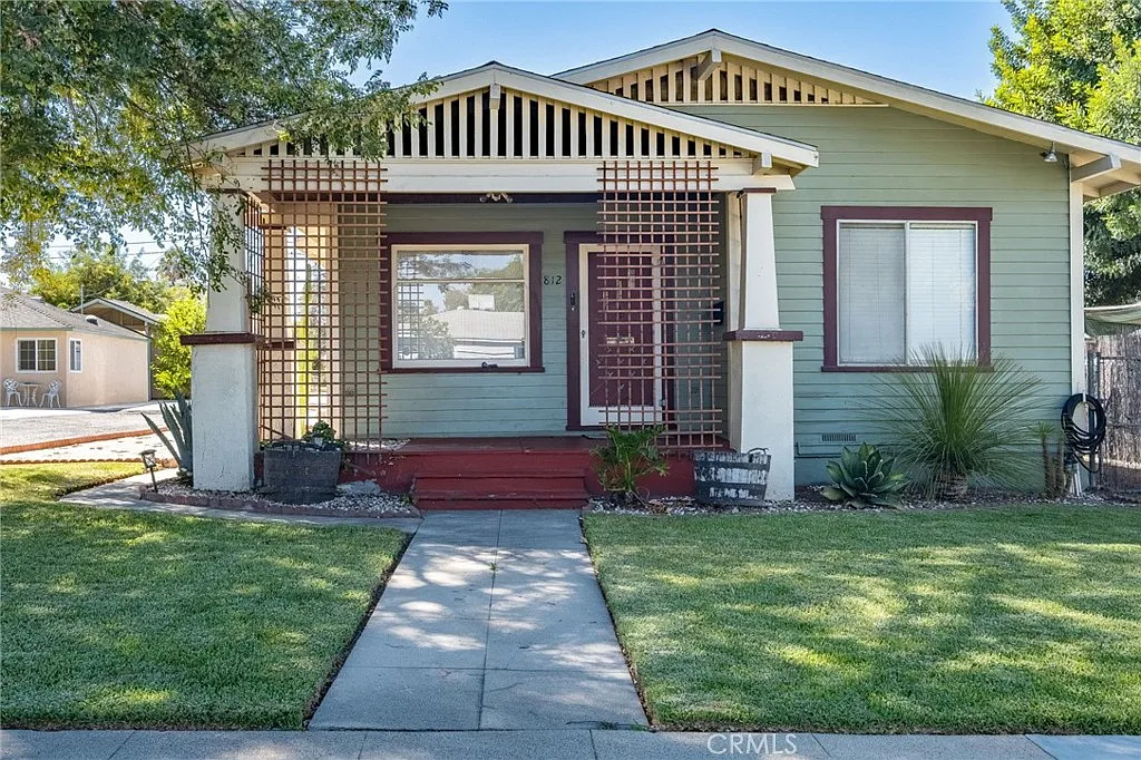 2 bed, 978 sqft, $2,900 — Photo 1