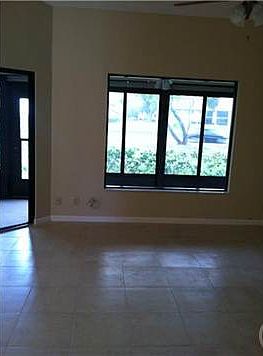 4th image of 5955 Parkwalk Cir W