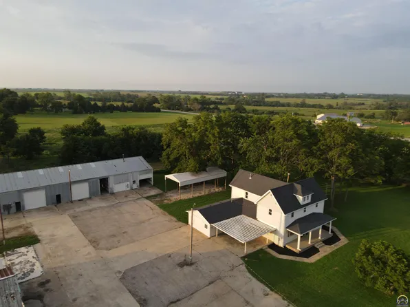 12318 246th Rd, Holton, KS 66436