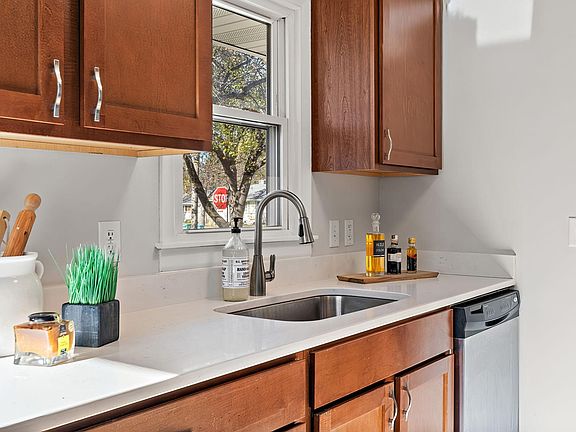 3rd image of 5568-5570 Xenia Ave N