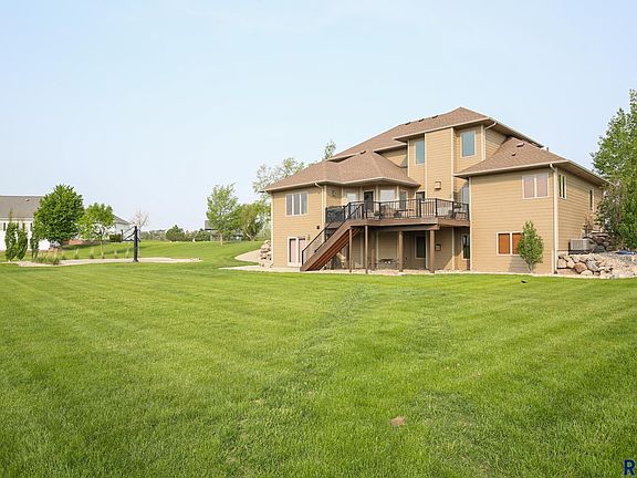 2nd image of 27174 Fairway Pl