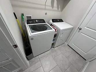 4 bed, 2079 sqft, $2,400 — Photo 3
