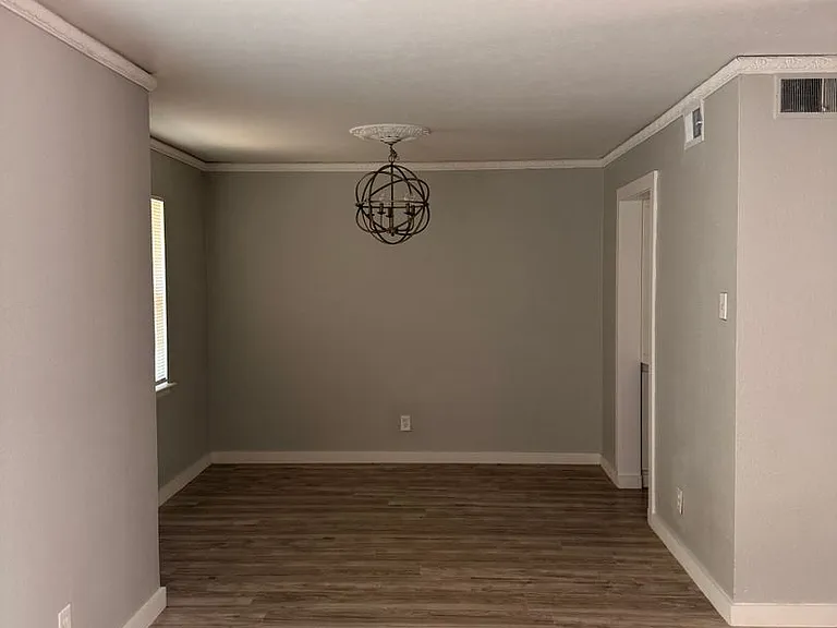 1120 Misty Glen Ln — Photo 14