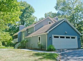 312 Peddlers Rd, Guilford, CT 06437