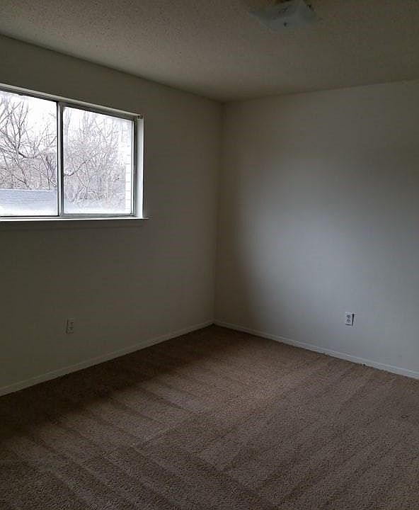 2nd image of 4082 Bayliss Townhouse Kingsbury