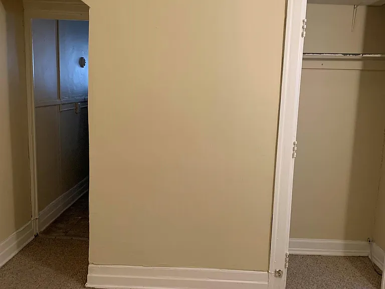 Arts and Crafts Apartments — Photo 17