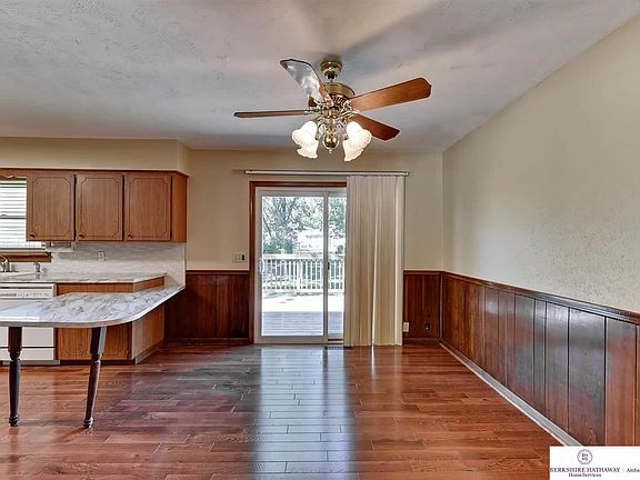 3rd image of 4718 Englewood Ave