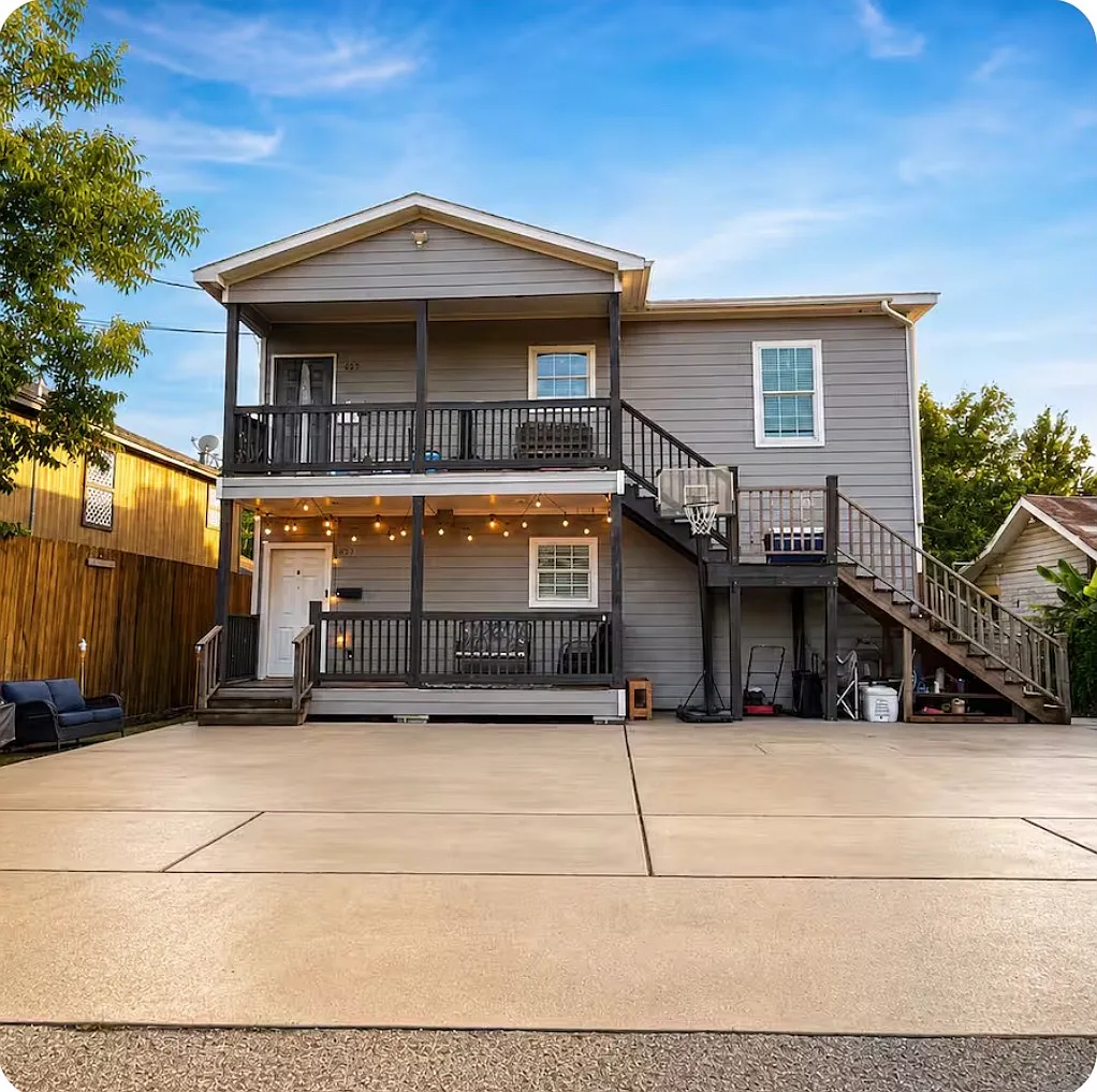 3 bed, 1067 sqft, $2,500 — Photo 1