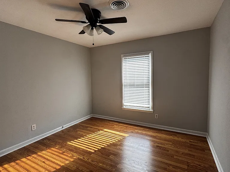 1601 Terminal Rd #A — Photo 8
