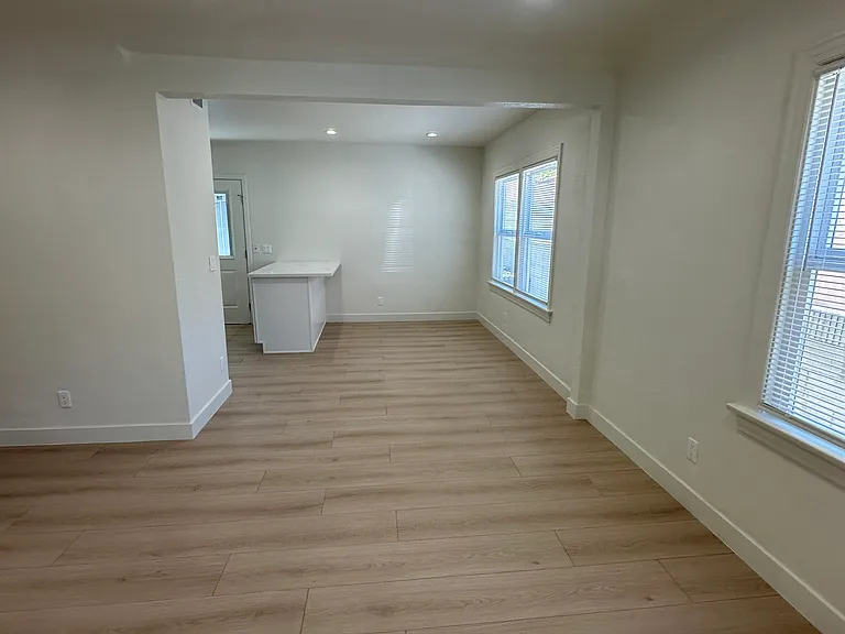 215 Sinclair Ave #215 — Photo 5