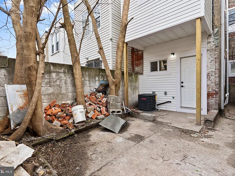 2055 Dickinson St — Photo 21