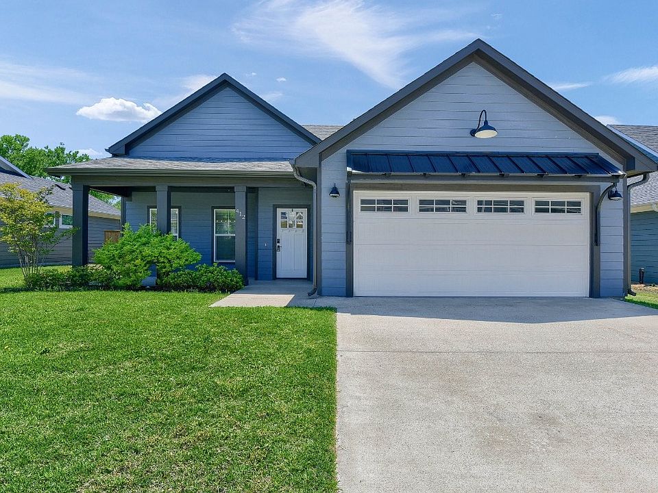 1st image of 412 Carneros Dr