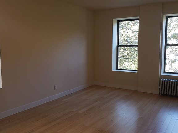 4th image of 11880 Metropolitan Ave #4