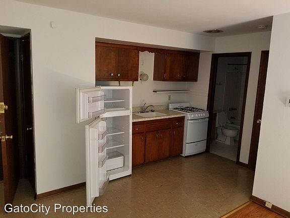 3rd image of 1652 N Humboldt Ave APT 09