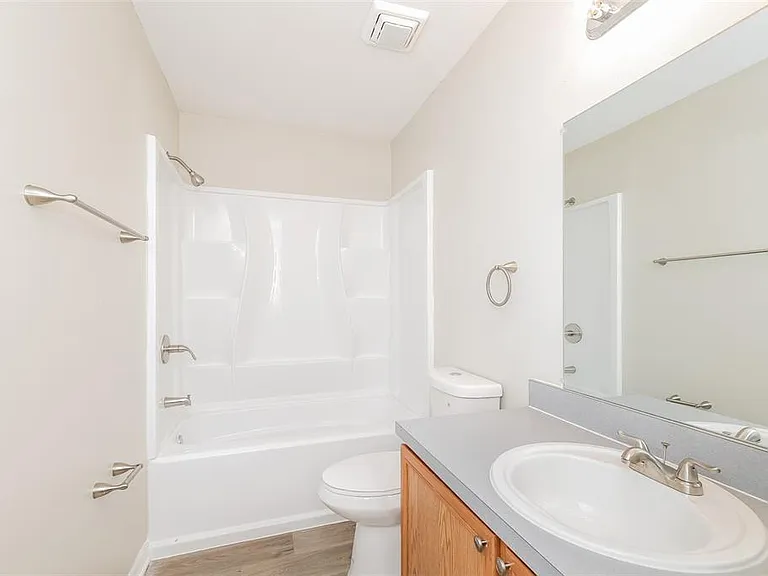 133 Carlisle Ct — Photo 12