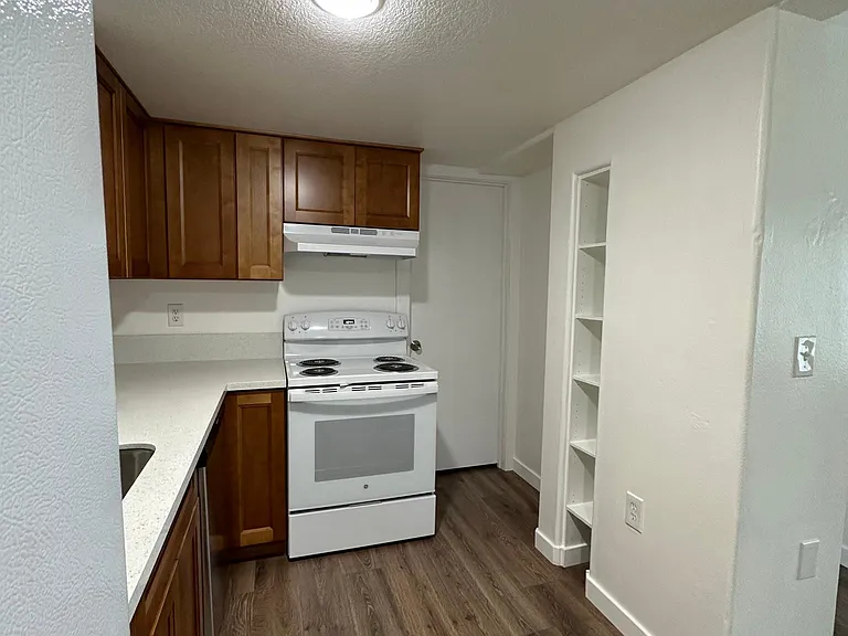 2514 NE Lombard St — Photo 3