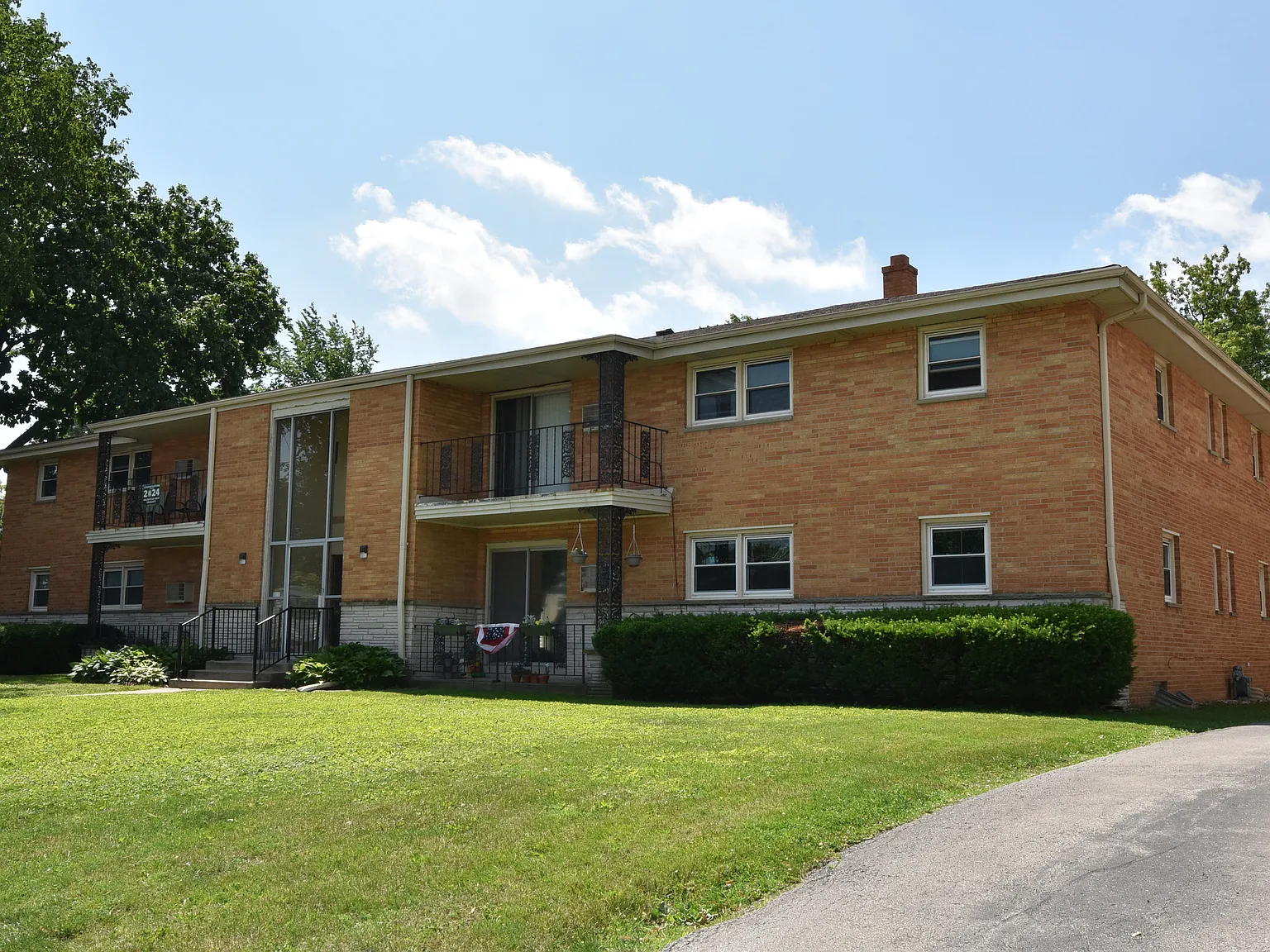 2 bed, 1.5 bath, 1100 sqft, $1,395 — Photo 2