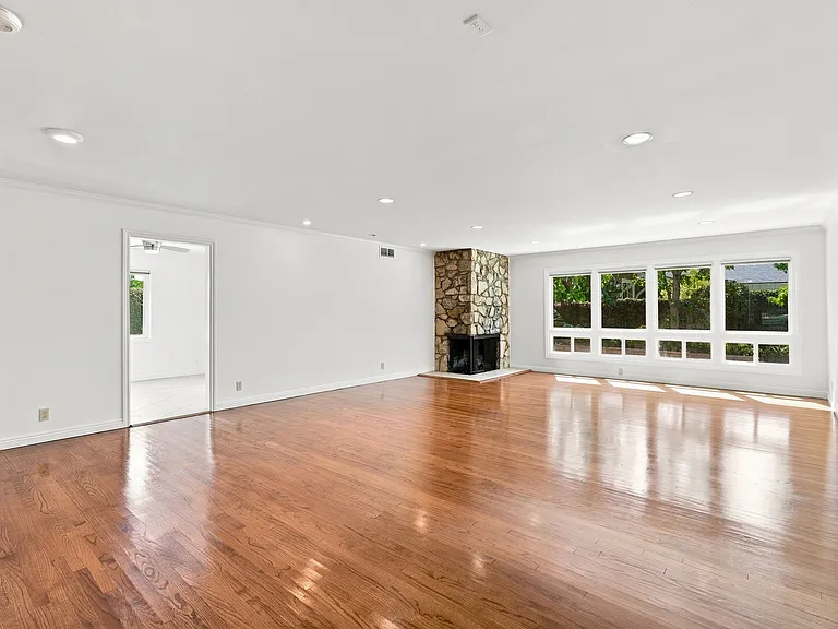Beautiful entrance leading right into your living space