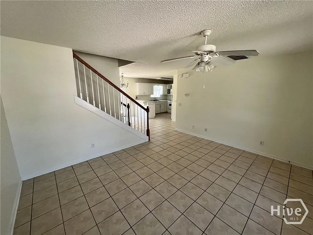 3 bed, 2.5 bath, 1262 sqft, $1,600 — Photo 3