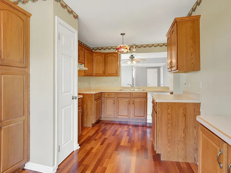1556 Macintosh Way — Photo 18