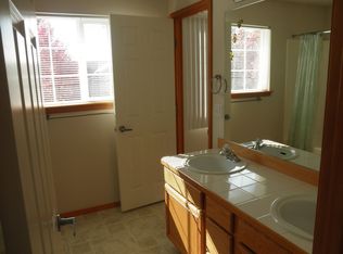 7526 NE 204th Pl, Kenmore, WA 98028