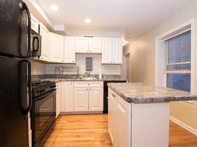 3026 W Girard Ave #2 — Photo 5
