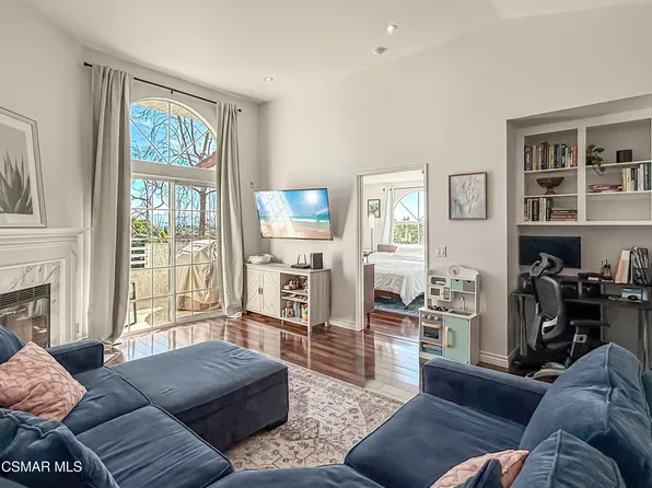 2533 Antonio Dr Unit 301, Camarillo, CA 93010