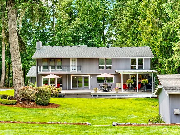 2nd image of 407 Point Fosdick Drive NW