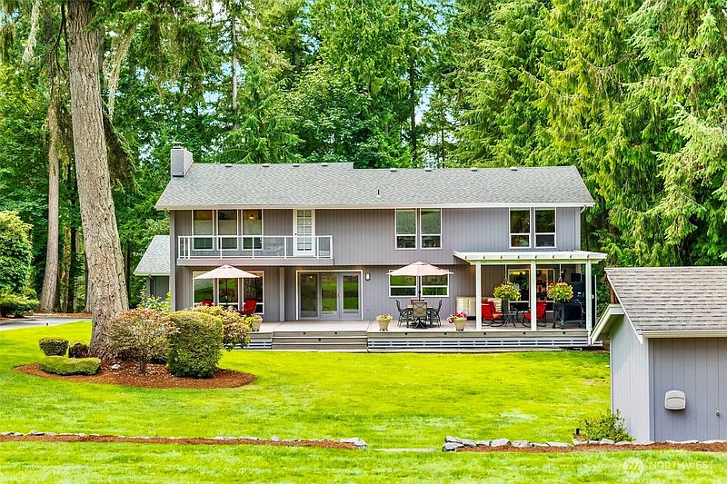 2nd image of 407 Point Fosdick Drive NW