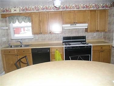 4th image of 571 Dorchester Ave