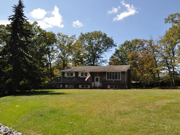 911 E Parkway Rd, Wilkes Barre, PA 18702