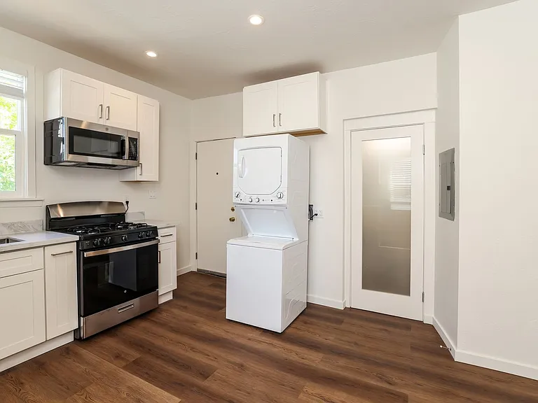 1633 Oxford St #C — Photo 10