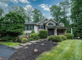 496 Black Swan Ln, Berwyn, PA 19312
