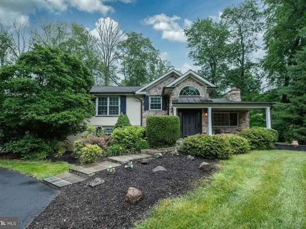 496 Black Swan Ln, Berwyn, PA 19312